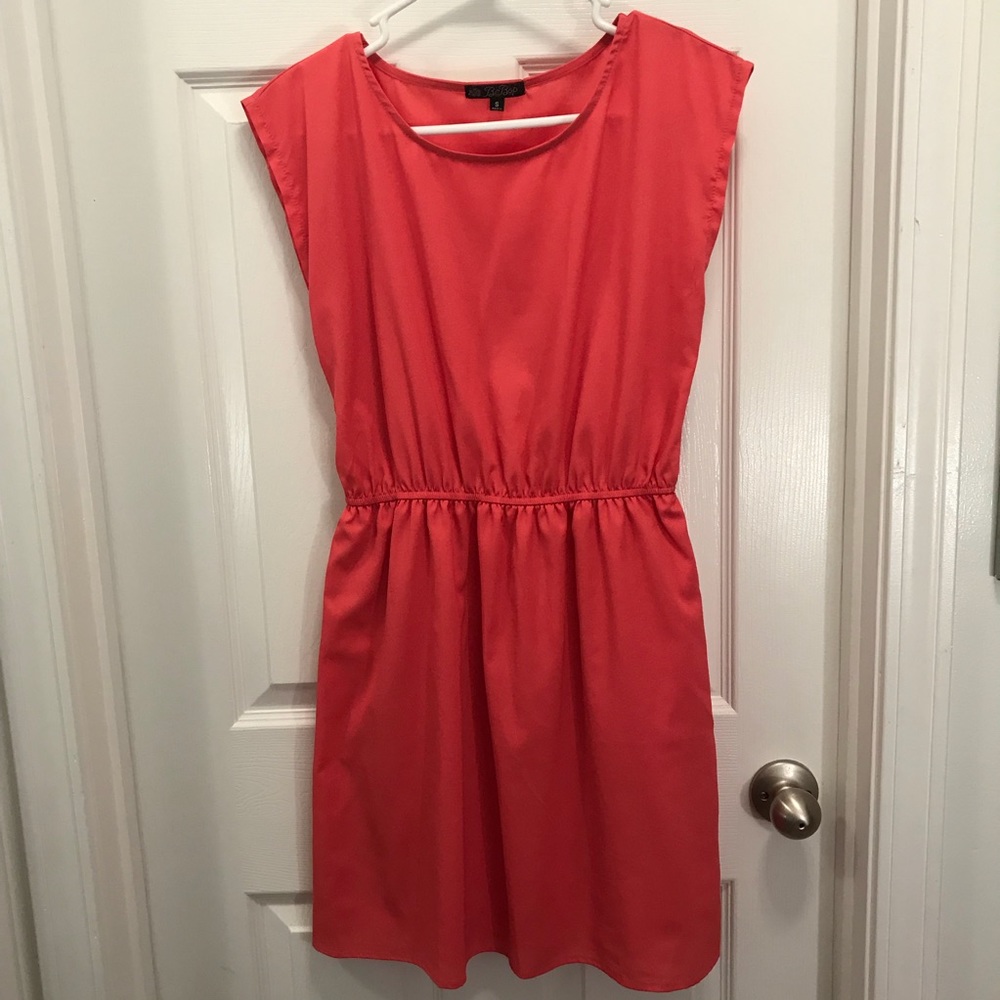 Cute dress!!